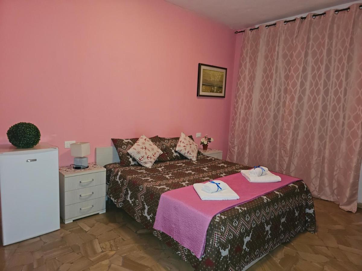กาเด ฟิออรี 1 เวเนเซีย Bed & Breakfast เมสเตร ภายนอก รูปภาพ